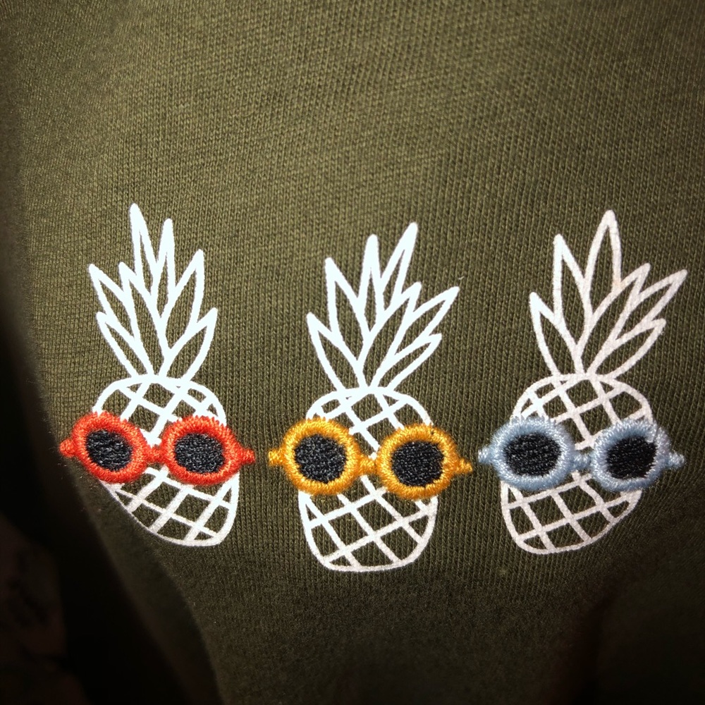 Cute tee - Picture 2 of 3